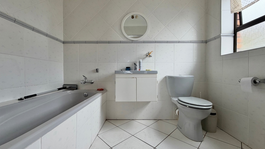 1 Bedroom Property for Sale in Mountainside Western Cape